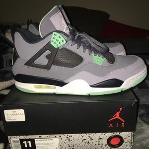 Jordan 4's "green glow"